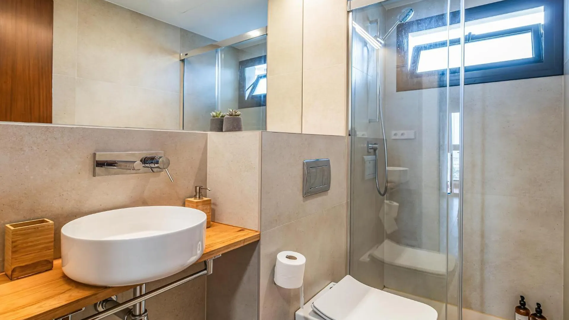 Beautiful Apartment In Torremolinos With Wifi